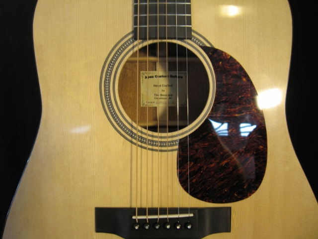 246 Sound Hole (640x480).jpg